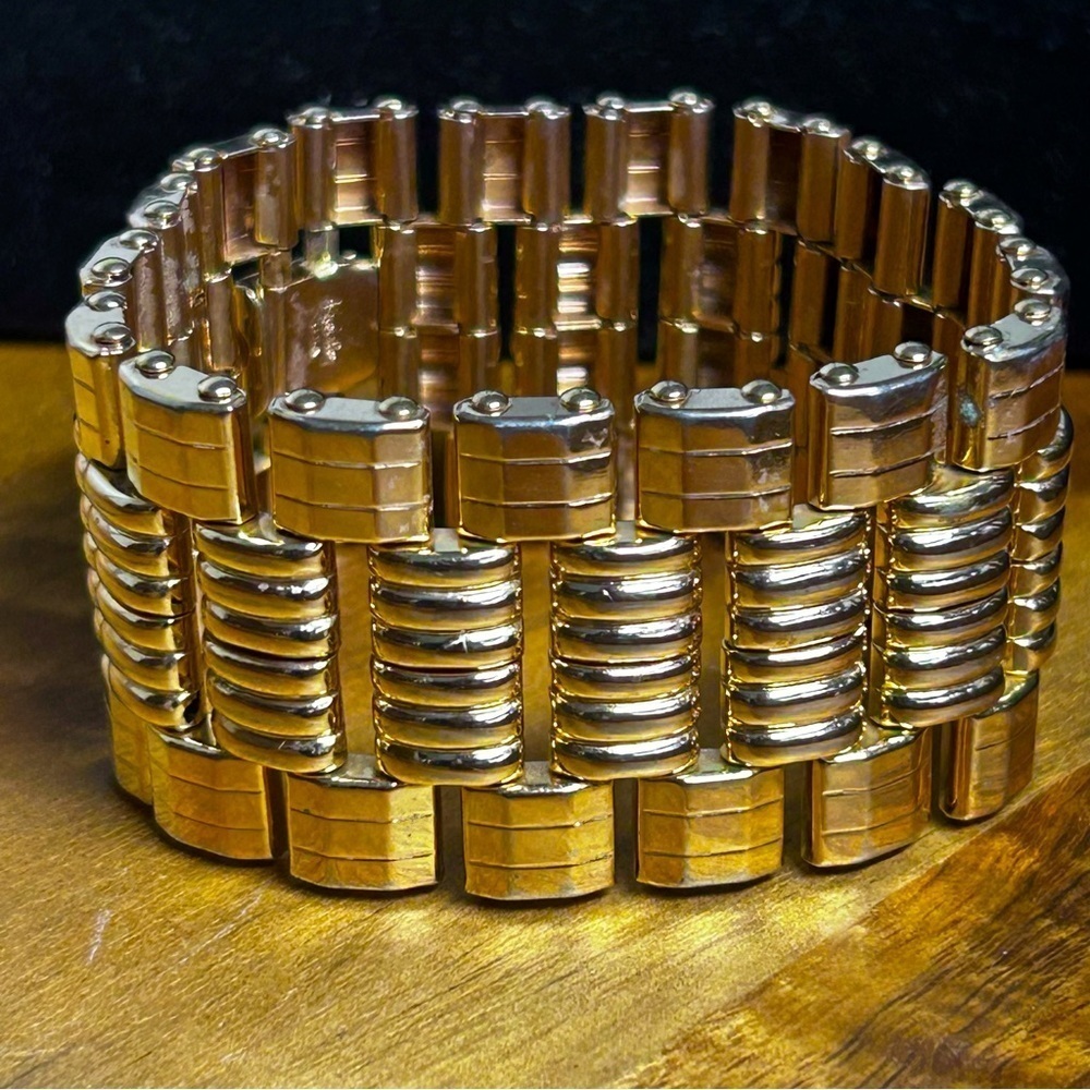 Kreisler Gold Wide Interlocking Link Ribbed Bracelet